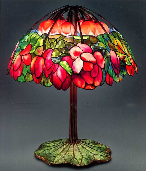 Настольная лампа «Розовый лотос» от Tiffany